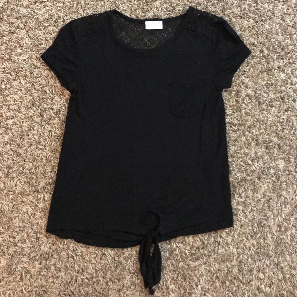 Glitz tie front crochet shoulder top